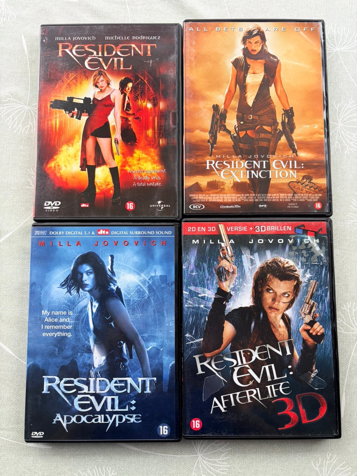 4 Resident Evil films op DVD, CD & DVD, Enlèvement ou Envoi, Anglais, Comprend un boîtier, À partir de 12 ans