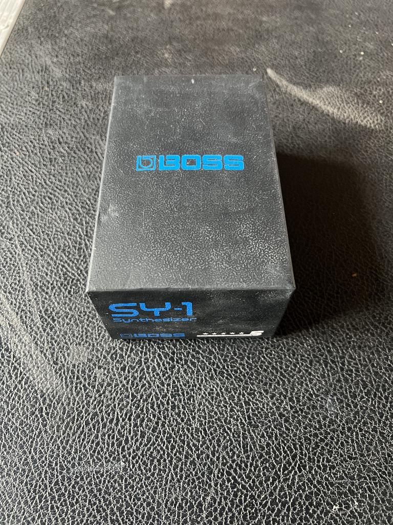 Boss SY-1 synthesizer, Musique & Instruments, Effets, Enlèvement ou Envoi, Comme neuf, Autres types