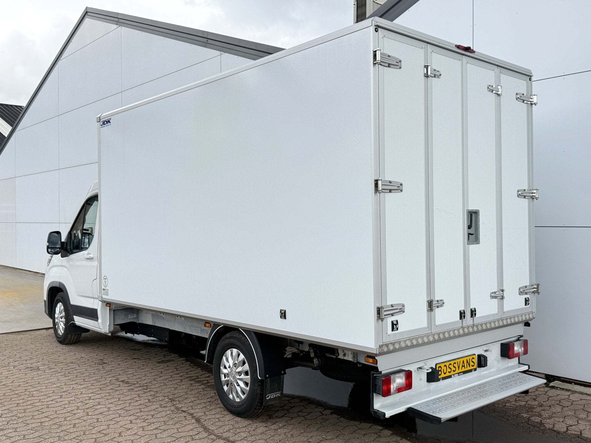 Maxus eDeliver 9 65kWh 204PK Elektrisch Bakwagen met achterd, Auto's, Bestelwagens en Lichte vracht, Stof, Parkeersensor, Maxus
