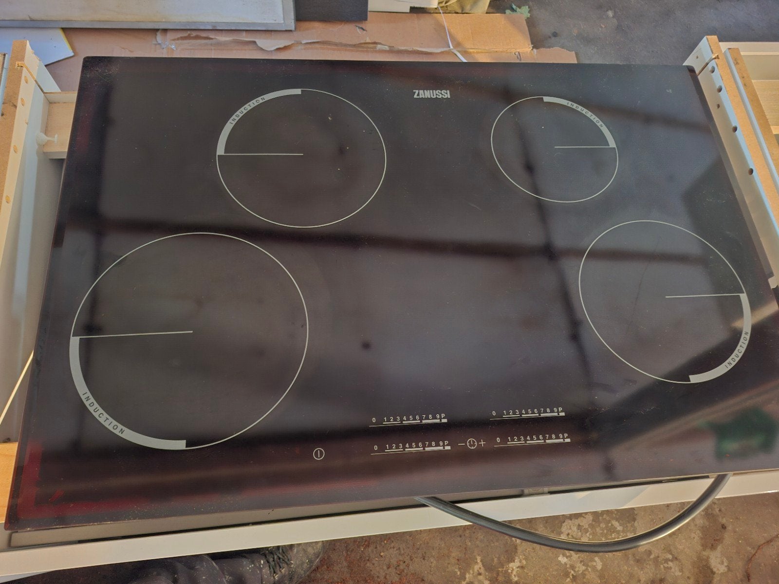 Zanussi inductiekookplaat 4 pit 75x50 cm inbouw, Elektronische apparatuur, Ophalen, Nieuw, 4 kookzones, Inbouw
