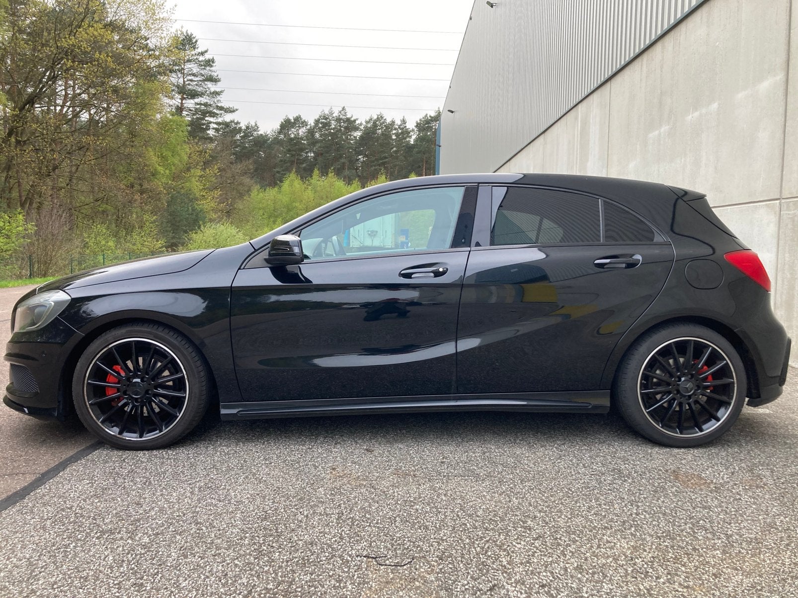 Mercedes A180 Amg Line 1.6 Benzine 122pk Automaat, Auto's, Automaat, Euro 6, Zwart, Leder