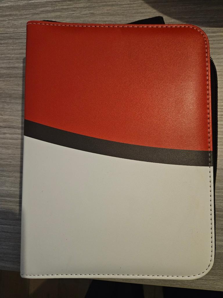 2 pochettes de cartes Pokémon en excellent état, Enlèvement ou Envoi