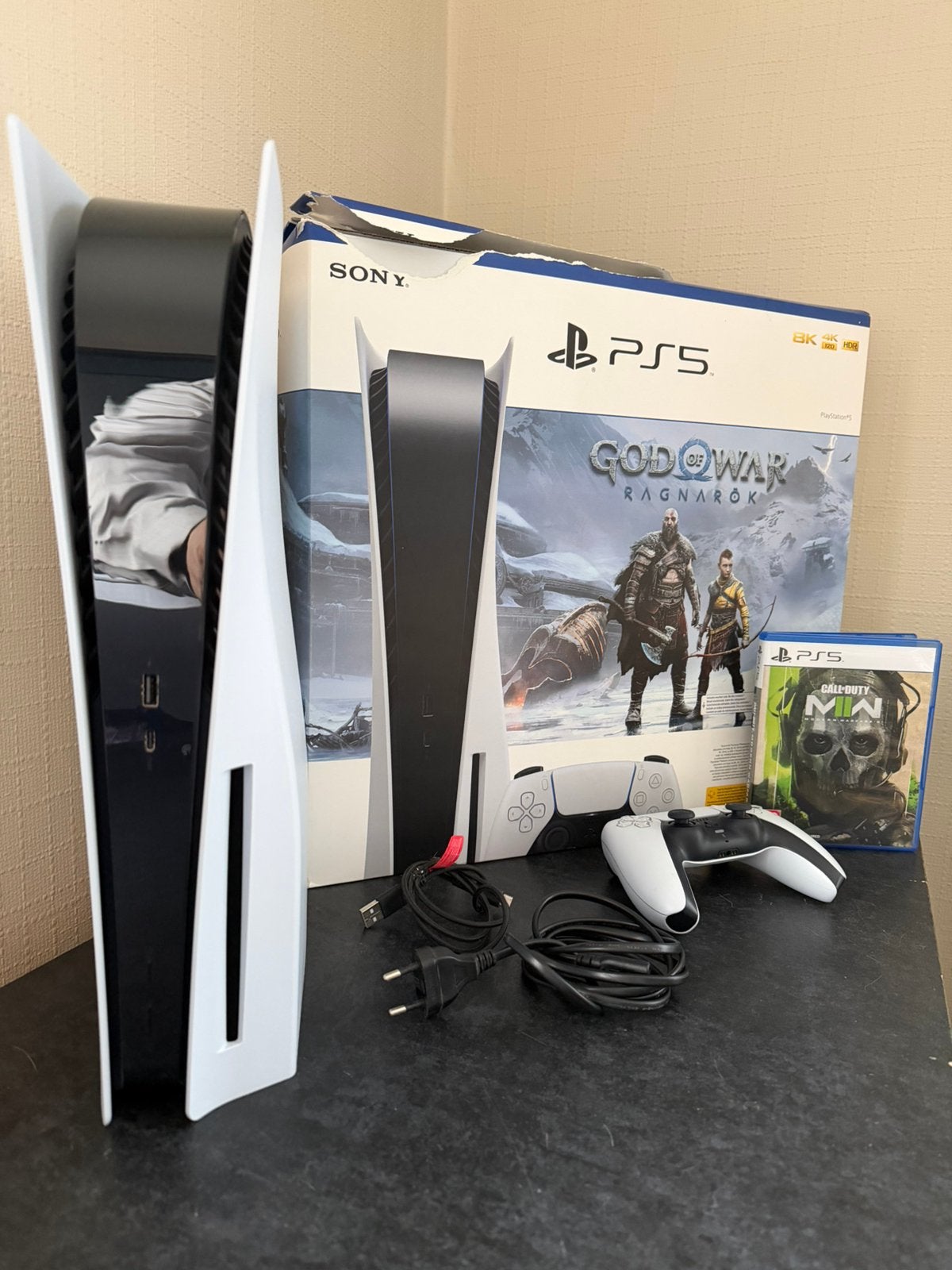 PS5 Disc Edition + Modern Warfare 2, Games en Spelcomputers, Spelcomputers | Sony PlayStation 5, Ophalen of Verzenden, Zo goed als nieuw