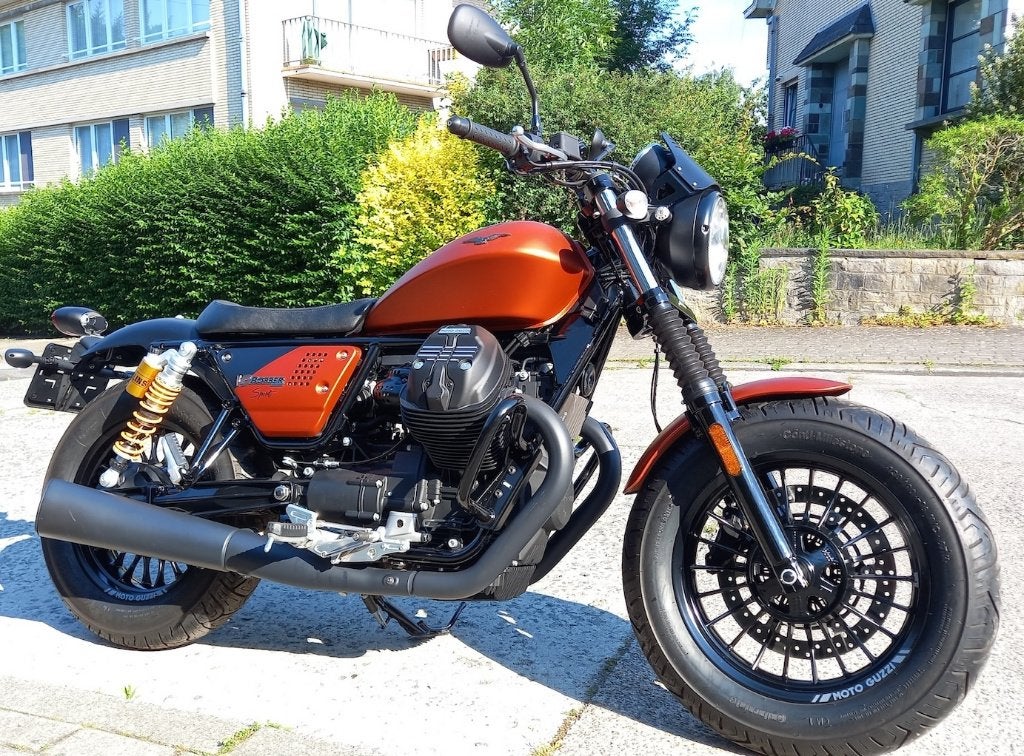 Moto Guzzi V9 Bobber Sport-1000kms État showroom, Motos, 2 cylindres, Naked bike, Neuf, Particulier