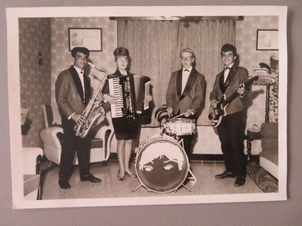 gesigneerde fankaart foto orkest muziek harmonica saxofoon, Verzamelen, Ophalen of Verzenden, Zo goed als nieuw, Foto of Kaart