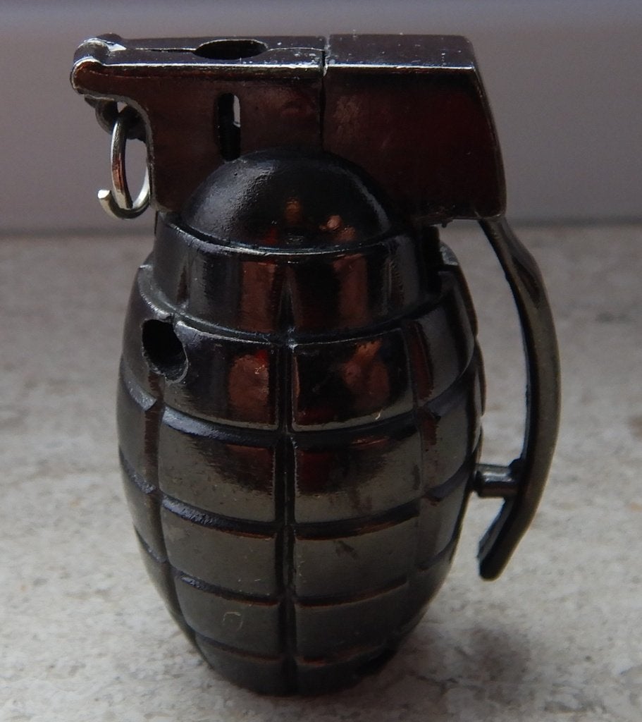 Briquet en forme de GRENADE au gaz en bel état., Enlèvement ou Envoi, Briquet