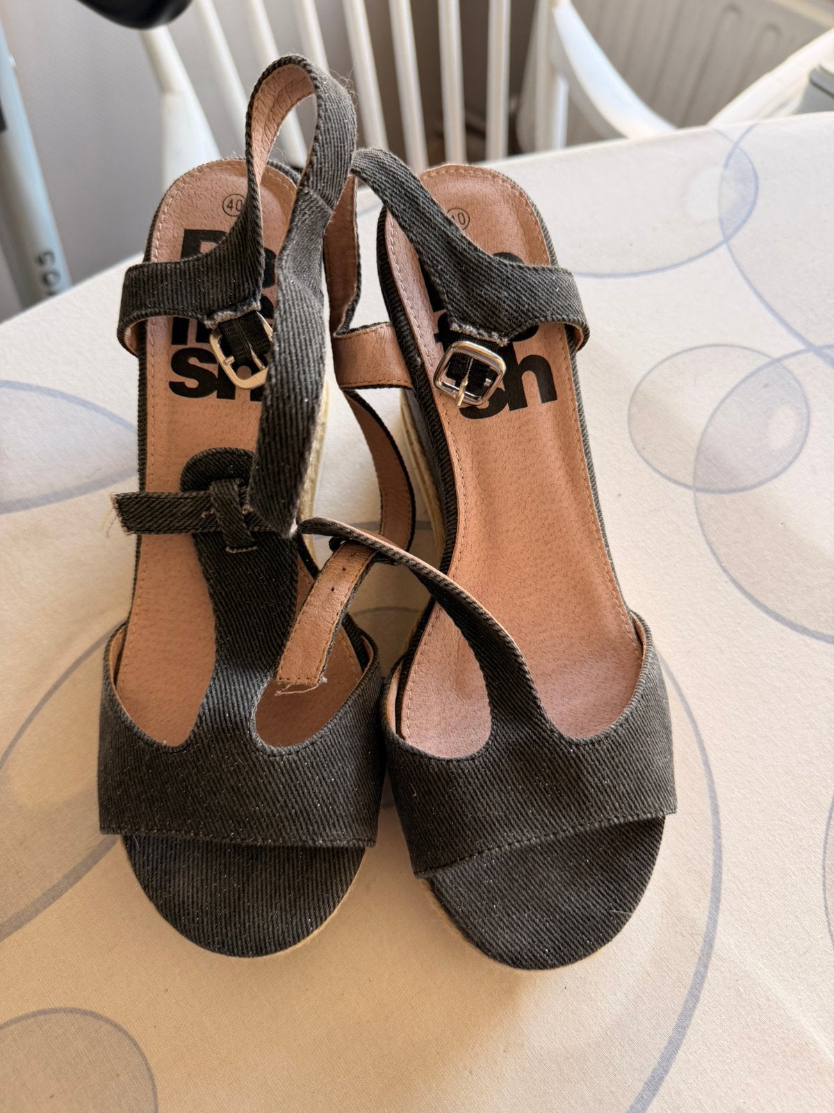 Sandalen met sleehak, Enlèvement, Comme neuf
