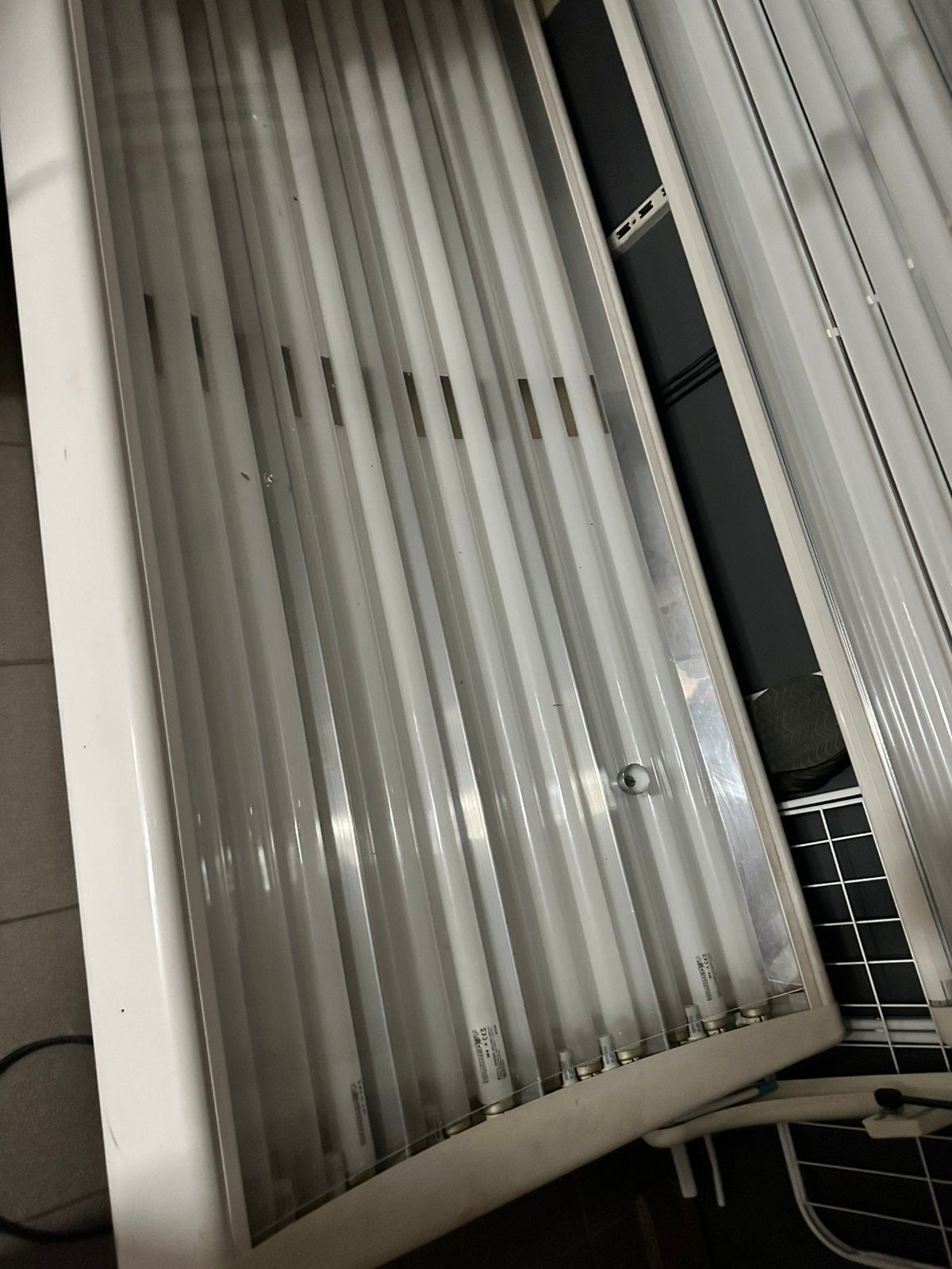 Zonnebank, Elektronische apparatuur, Ophalen, Gebruikt