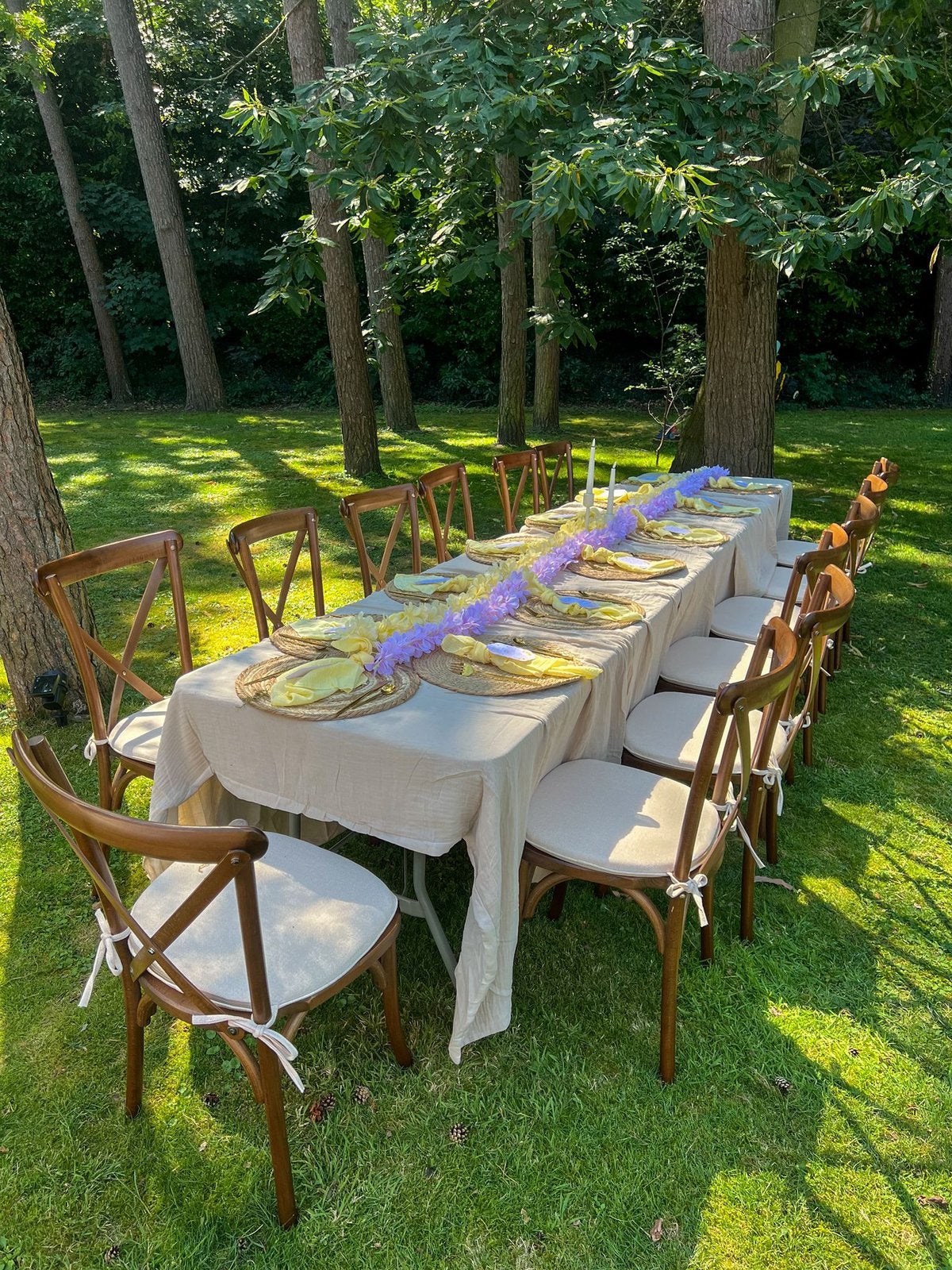 Prachtige crossback stoelen met ronde tafels, Enlèvement, Comme neuf