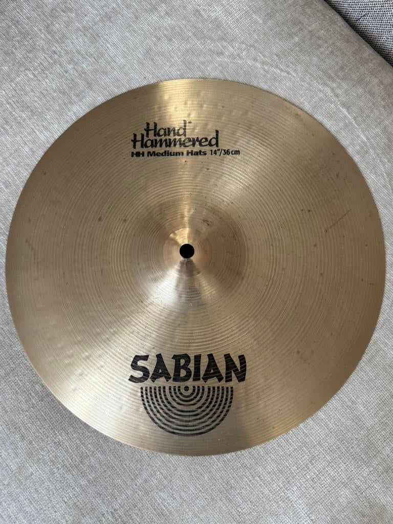 Charleston Hi-Hat Sabian 14’’ Medium Hat HH, Musique & Instruments, Instruments | Pièces, Utilisé, Batterie ou Percussions, Enlèvement ou Envoi