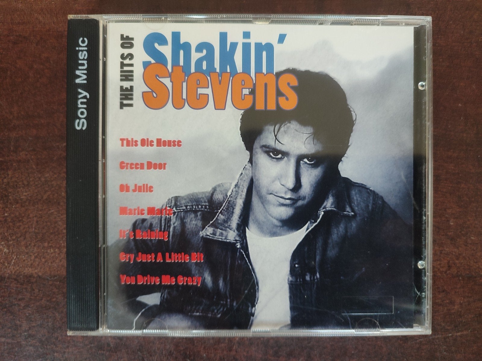 CD : SHAKIN' STEVENS - THE HITS OF SHAKIN' STEVENS, Ophalen of Verzenden, Zo goed als nieuw