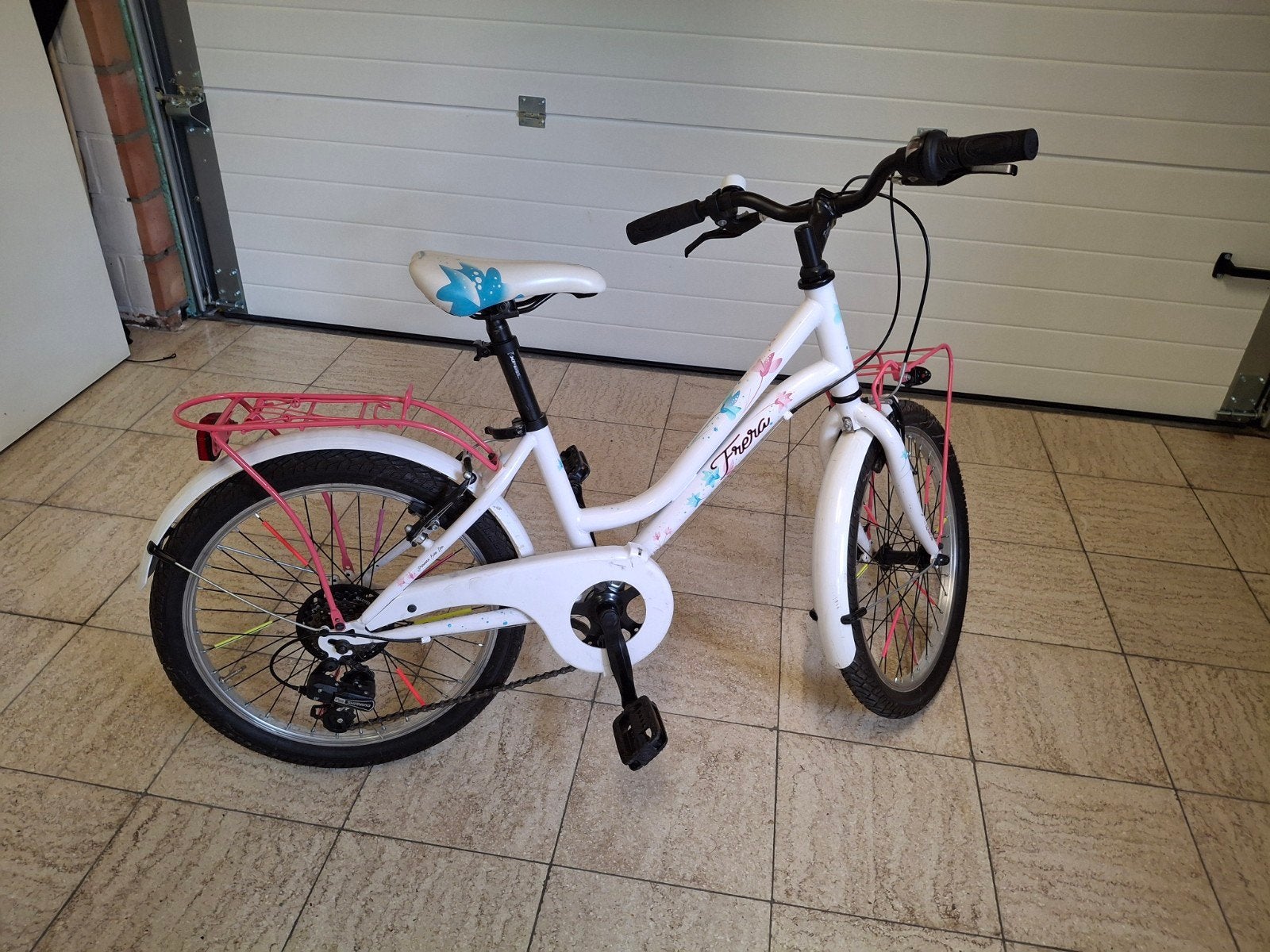 Vélo Frera Divina 20 pouces pour fille, Vélos & Vélomoteurs, Vélos | Filles, Frein sur jante, Frein à main, Frera, Utilisé