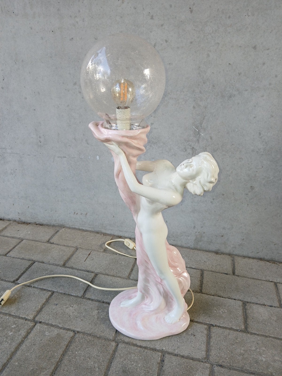 Art-deco beeld/lamp 75cm hoog., Glas, Art deco, Ophalen of Verzenden, Roze