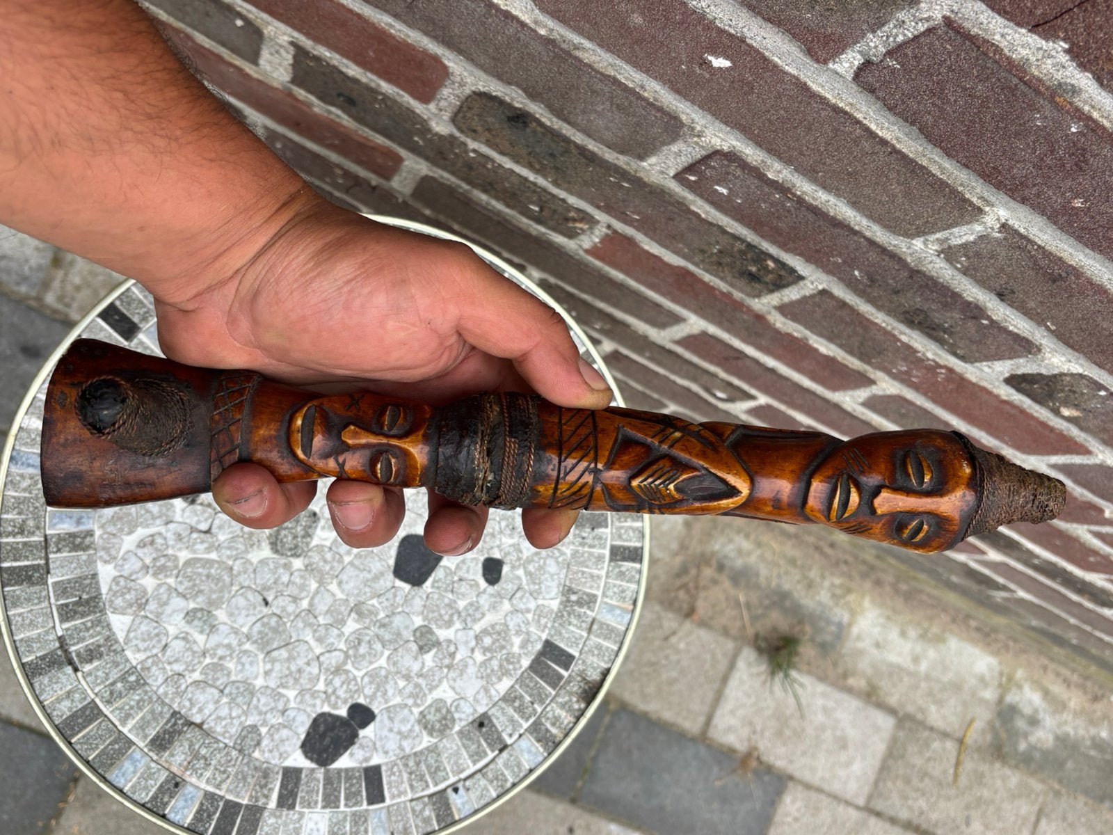 Antieke Afrikaanse rituele bijl – handgesneden houten steel, Dieren en Toebehoren