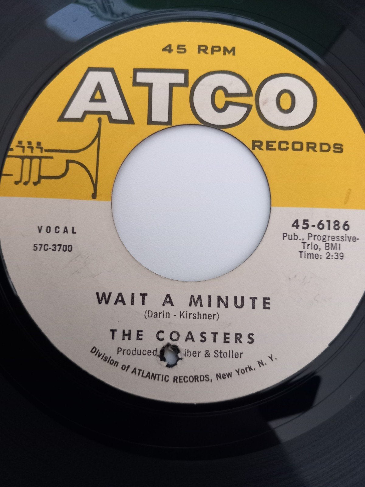 THE COASTERS.  WAIT A MINUTE. R&B USA 45T, R&B