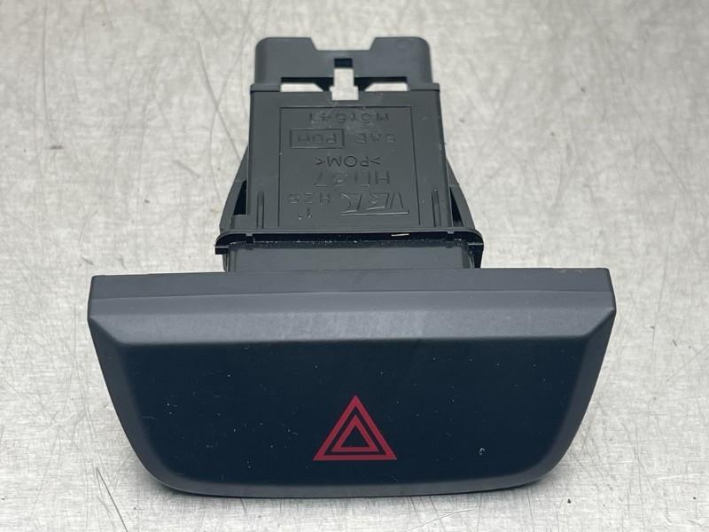 COMMUTATEUR DE FEUX DE DETRESSE Isuzu D-Max (TFR / TFS), Autos : Pièces & Accessoires, Utilisé, Autres marques automobiles