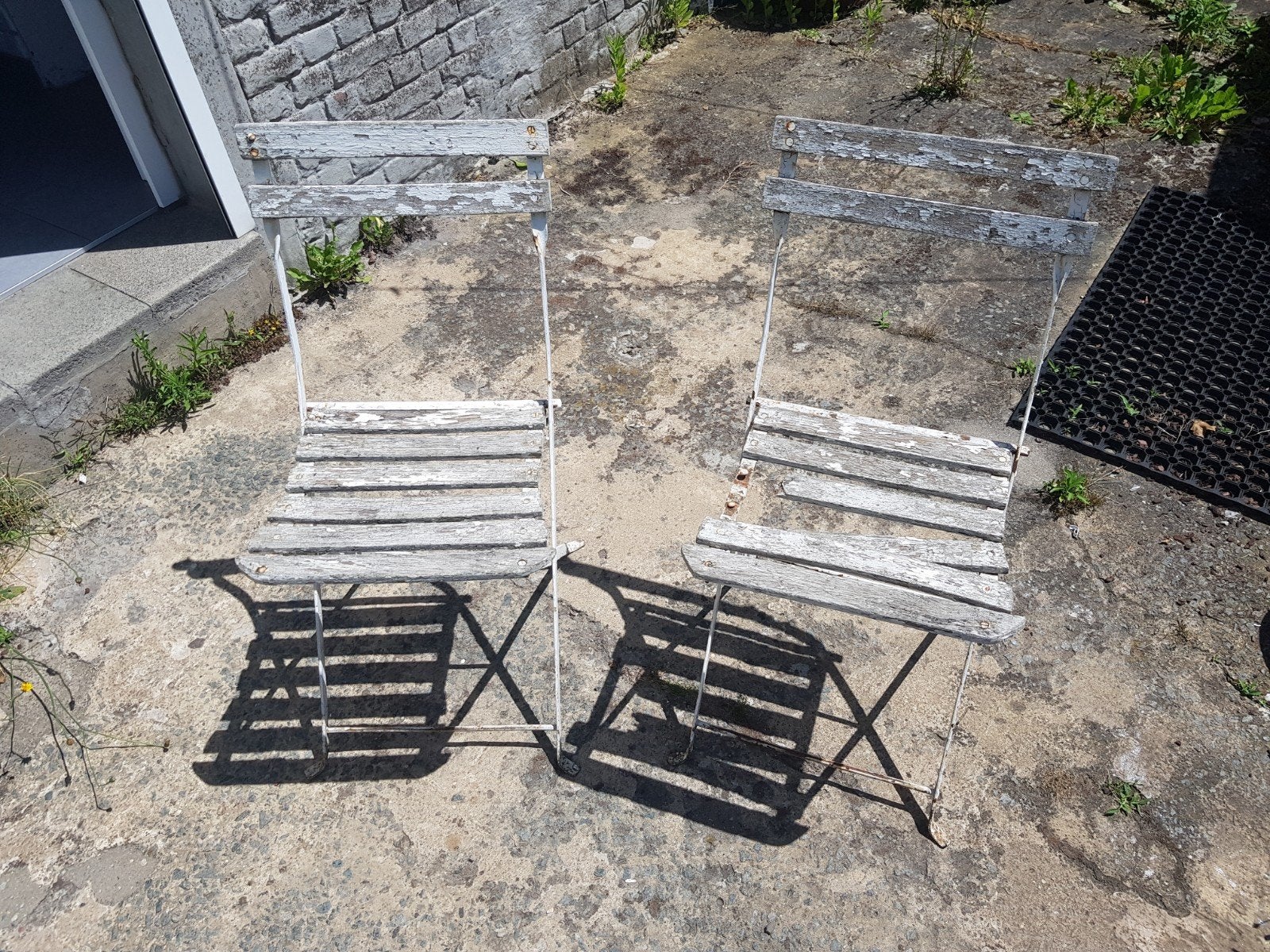2 oude metalen klapstoeltjes (te renoveren), Ophalen, Hout
