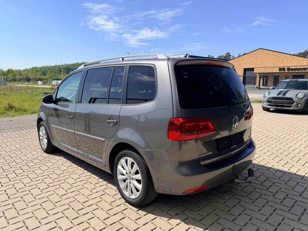 VW Touran 1.6 TDI - DSG - Alcantara - Camera - Gekeurd, Auto's, Automaat, Euro 5, Alcantara, Bedrijf