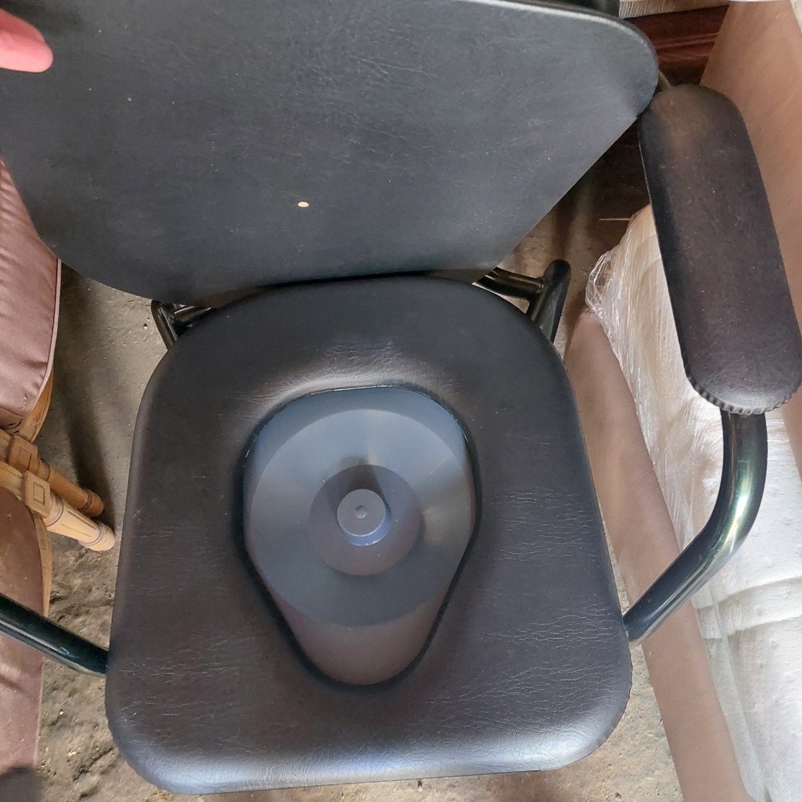 Toilet stoel, Ophalen
