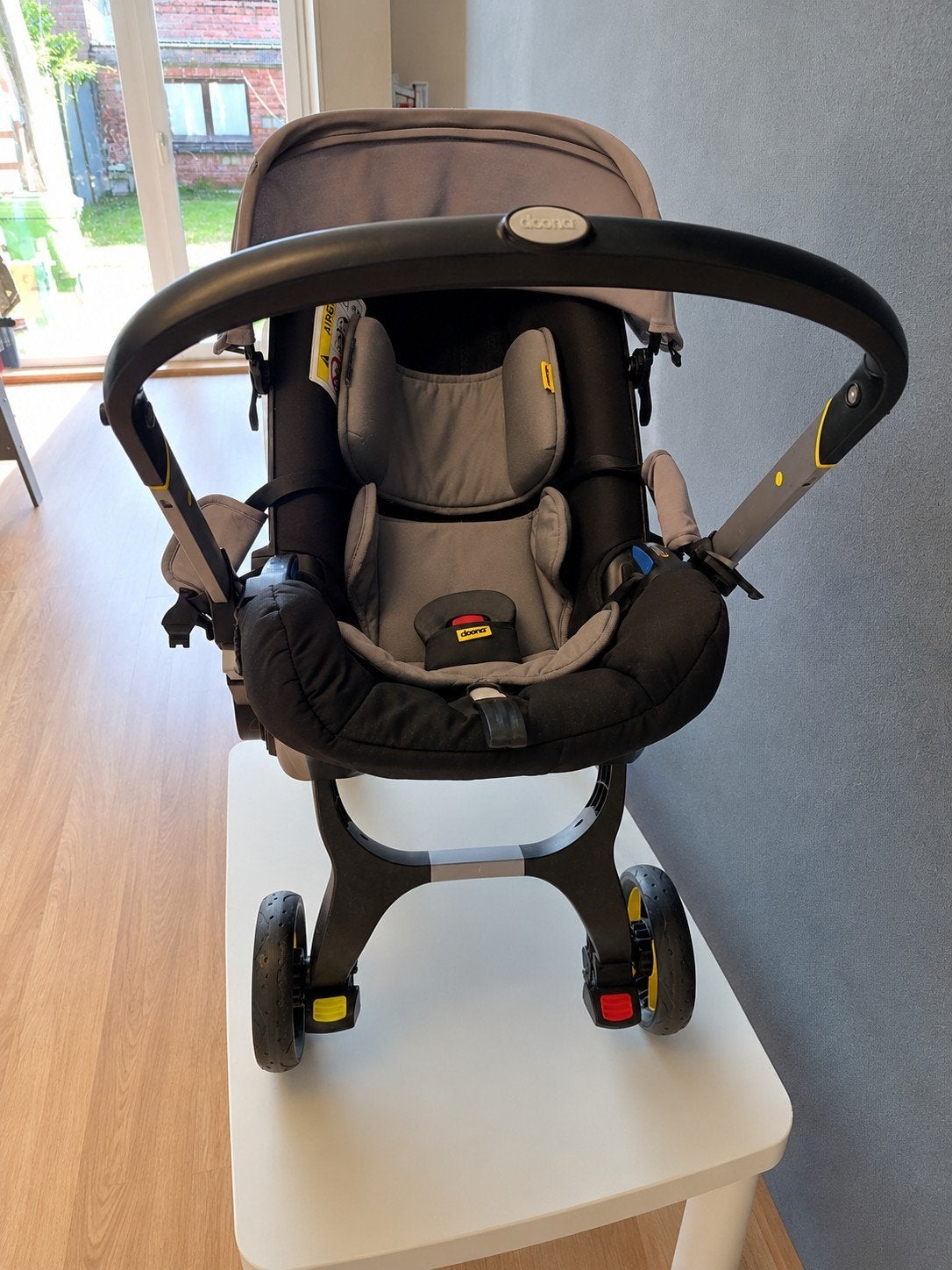 Doona kinderwagen/autostoel + isofix en accessoires, Enfants & Bébés, Enlèvement, Poussette