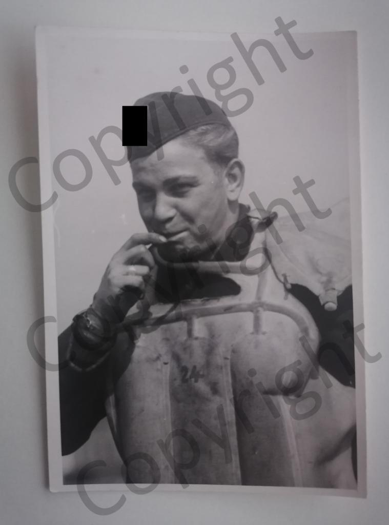 Foto uit de WWII - Piloot met reddingsvest, Ophalen of Verzenden, Overige soorten, Foto of Poster