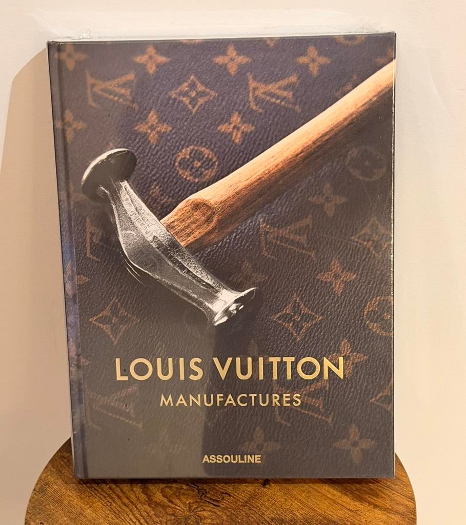 Livre Louis Vuitton “Manufactures” (English) neuf, Boeken, Ophalen, Nieuw