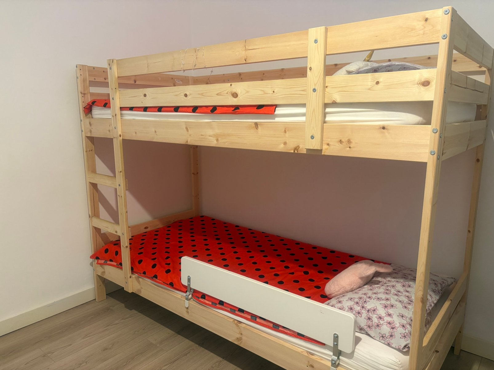 Stapelbed met 2 matrssen 90x200, Ophalen, Zo goed als nieuw, Stapelbed