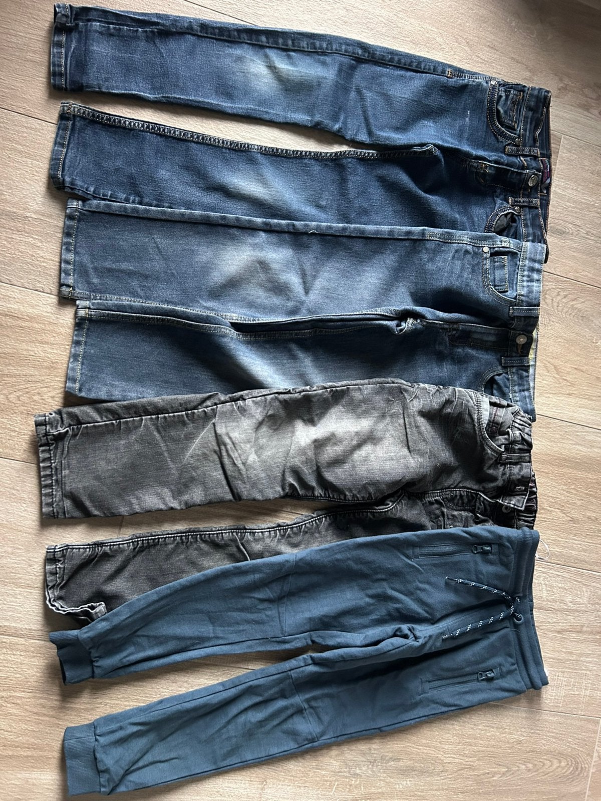 4 jongens broeken maat 128 €8,-, Kleding | Heren, Spijkerbroeken en Jeans, Ophalen, Zo goed als nieuw