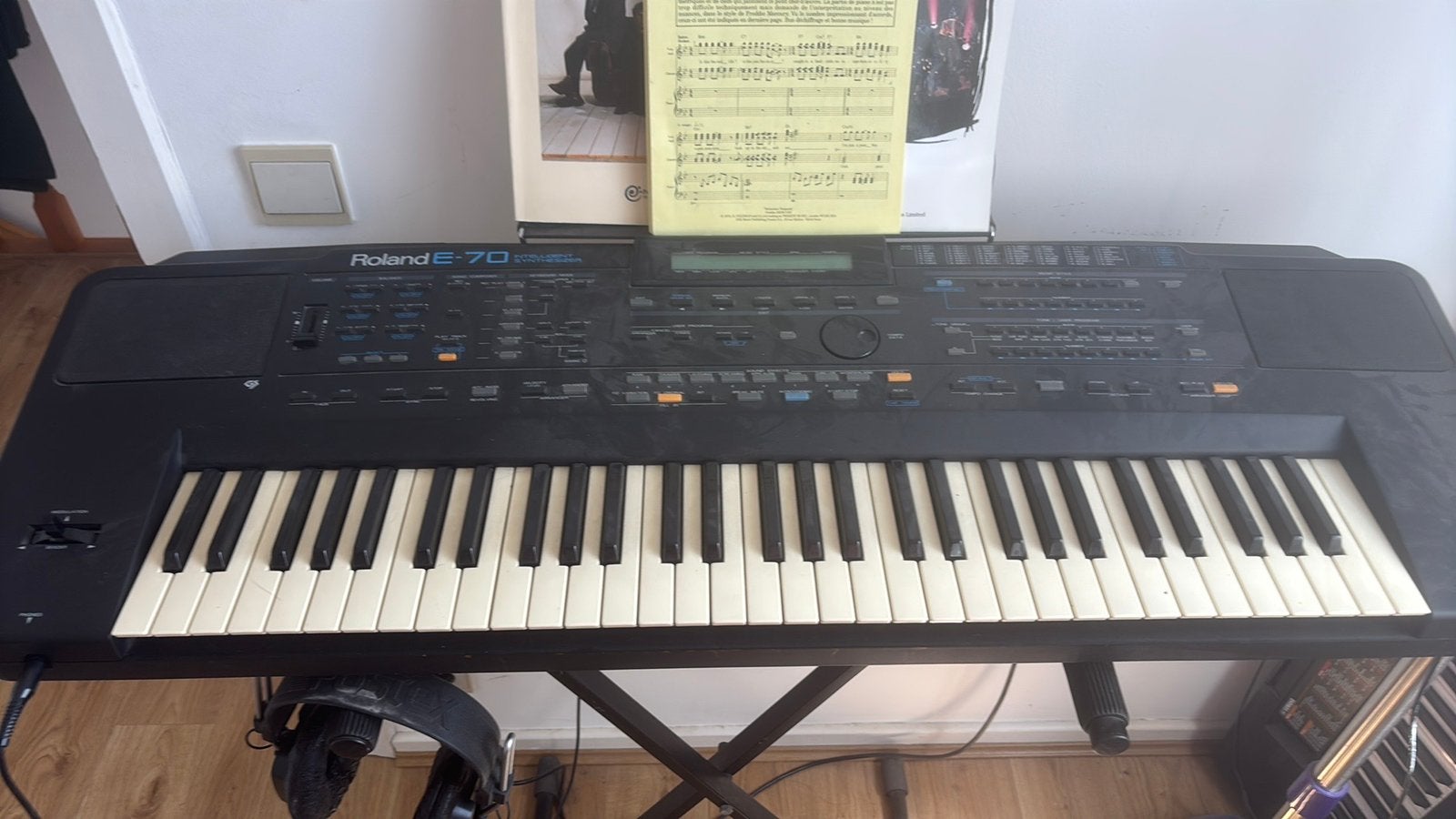 Roland e-70 vendu pour pièces (alimentation morte), Muziek en Instrumenten, Ophalen, Roland, Met midi-aansluiting, 61 toetsen
