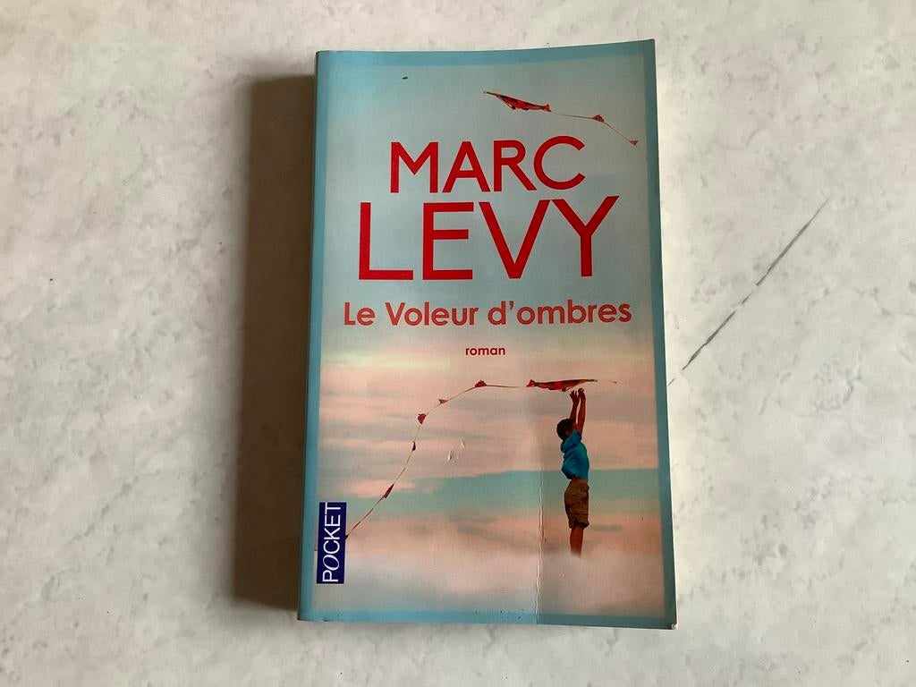 Marc Levy - VOLEUR D'OMBRES, Ophalen of Verzenden, AMELIE NOTHOMB