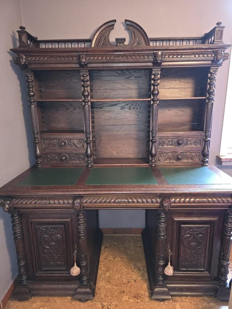 Massief eikenhouten bureau met houtsnijwerk, Antiek en Kunst, Ophalen