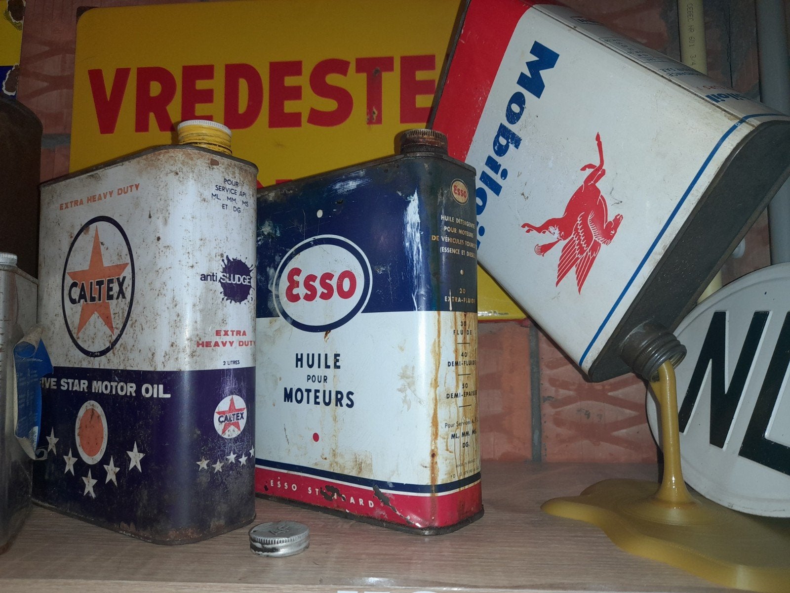 De vieux bidons d'huile., Enlèvement ou Envoi