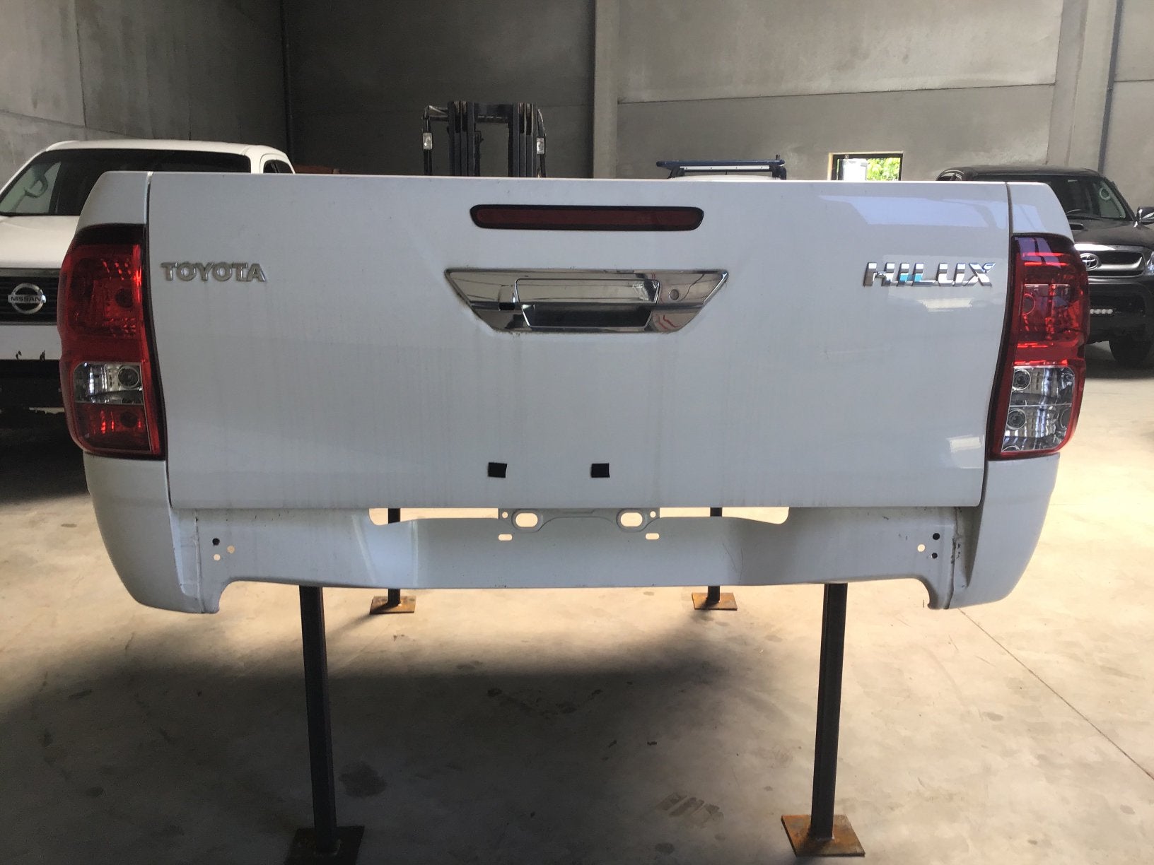 Hayon Toyota Hilux 2016-2024 (VIII), Autos : Pièces & Accessoires, Neuf, Arrière, Haillon arrière, Toyota