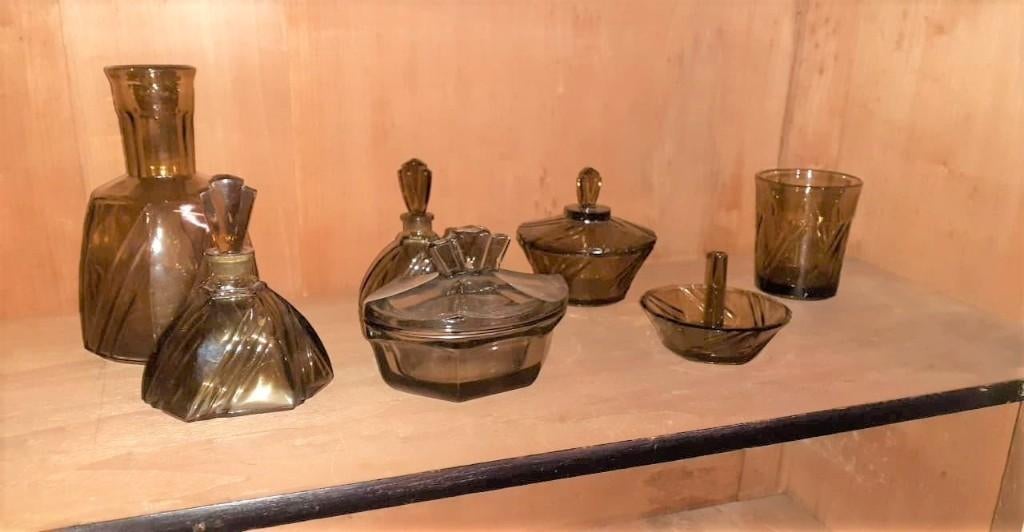 Lot d'anciens nécessaire de toilettes en verre, Enlèvement ou Envoi