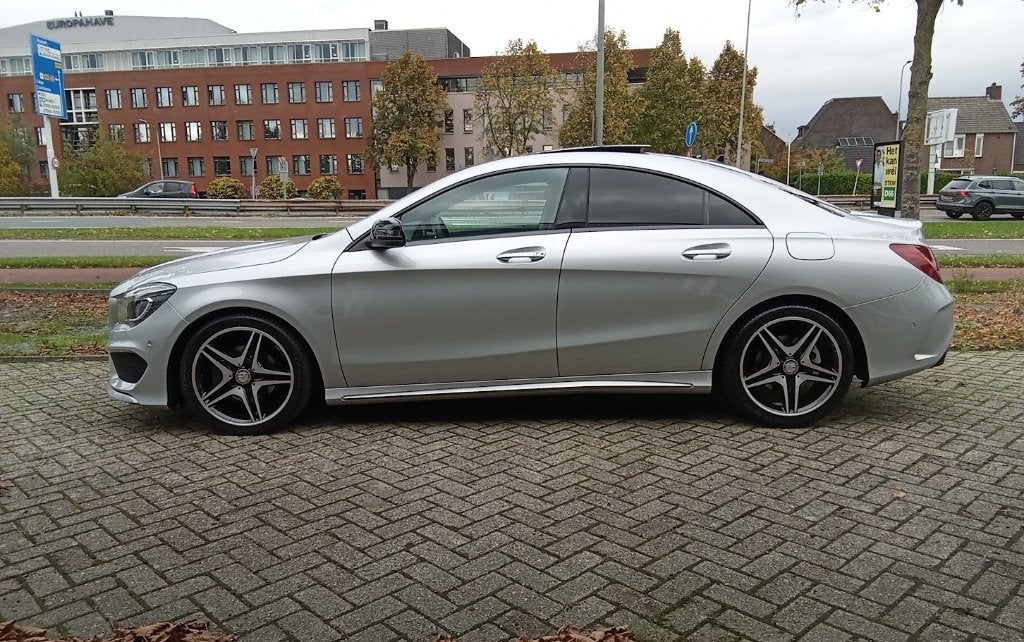 Mercedes CLA 200 automatique - Pack AMG 86 000 km, Autos, Cuir, Achat, Entretenue par le concessionnaire, 5 portes