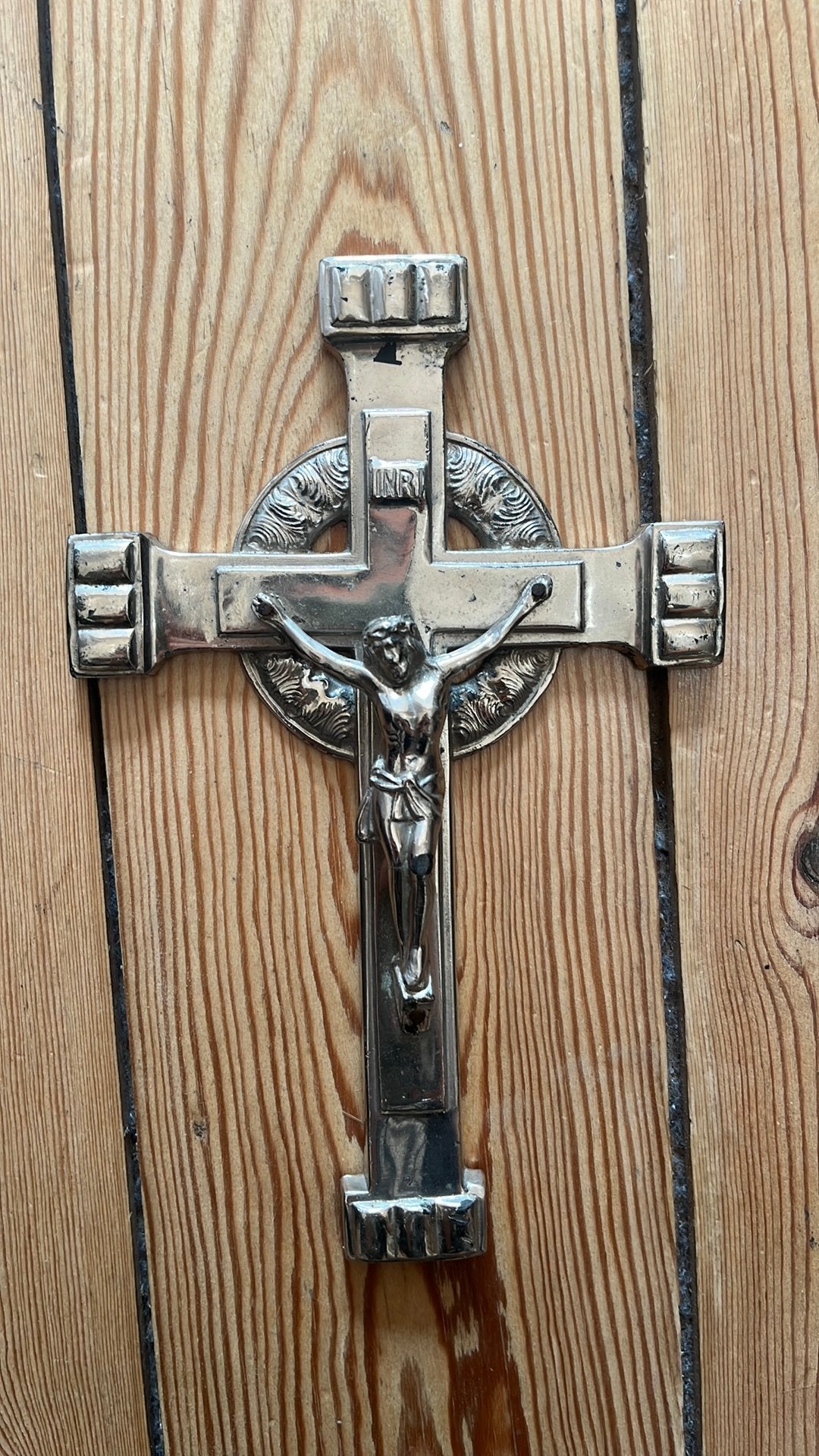 crucifix mural de style Art Déco / Celtique  J.M.P.C, Ophalen