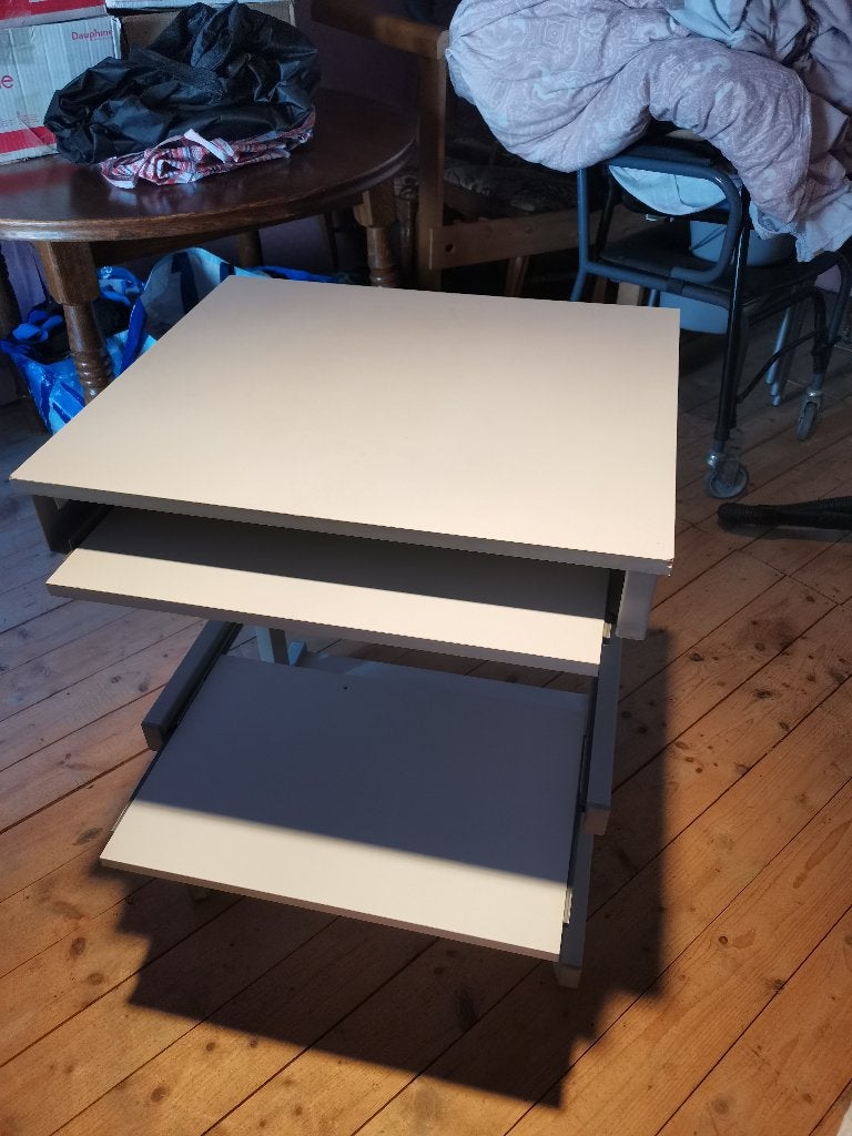 computer tafeltje, Huis en Inrichting, Bureaus, Ophalen, Gebruikt