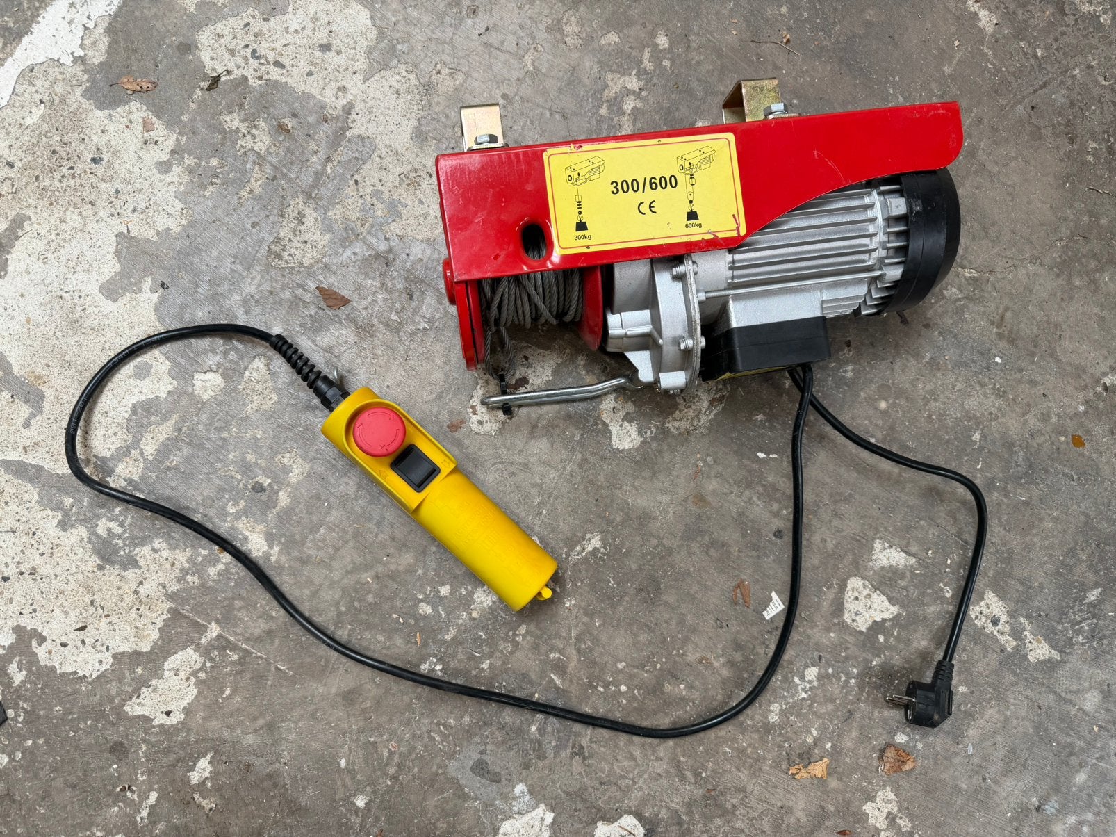 Elektrische lier/takel 300/600kg, Doe-het-zelf en Bouw, Ophalen