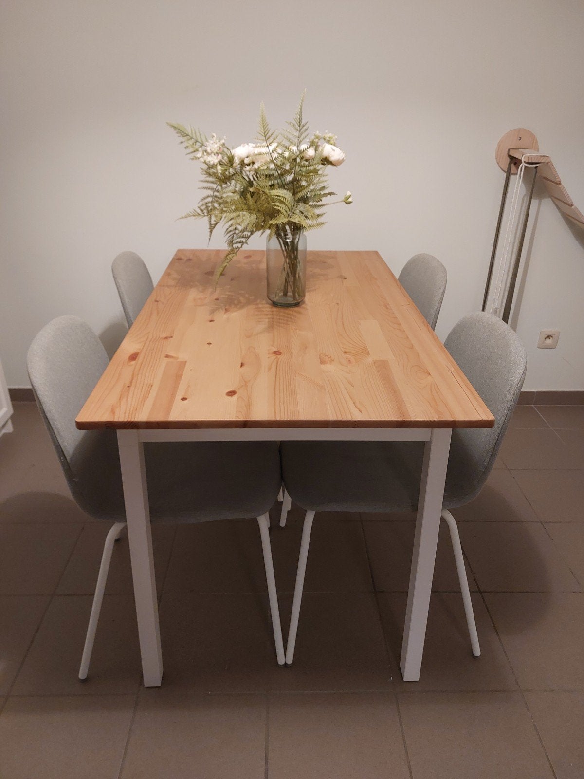 IKEA PINNTORP eettafel + 4 KARLPETTER stoelen, Huis en Inrichting, Ophalen, Zo goed als nieuw, Vier personen