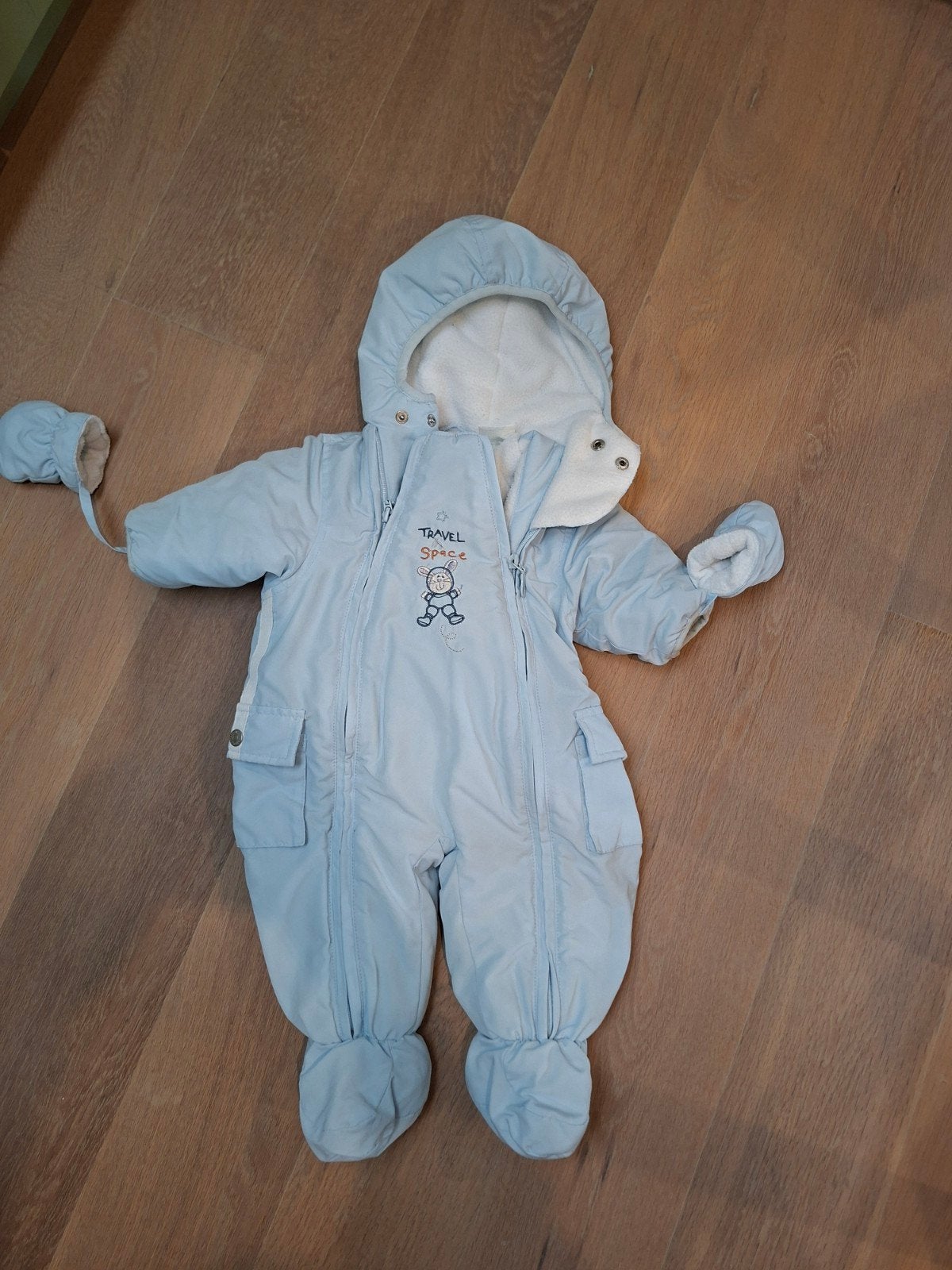 twee sneeuwpakjes maat 56 en 68, Enfants & Bébés, Vêtements de bébé | Taille 56, Enlèvement