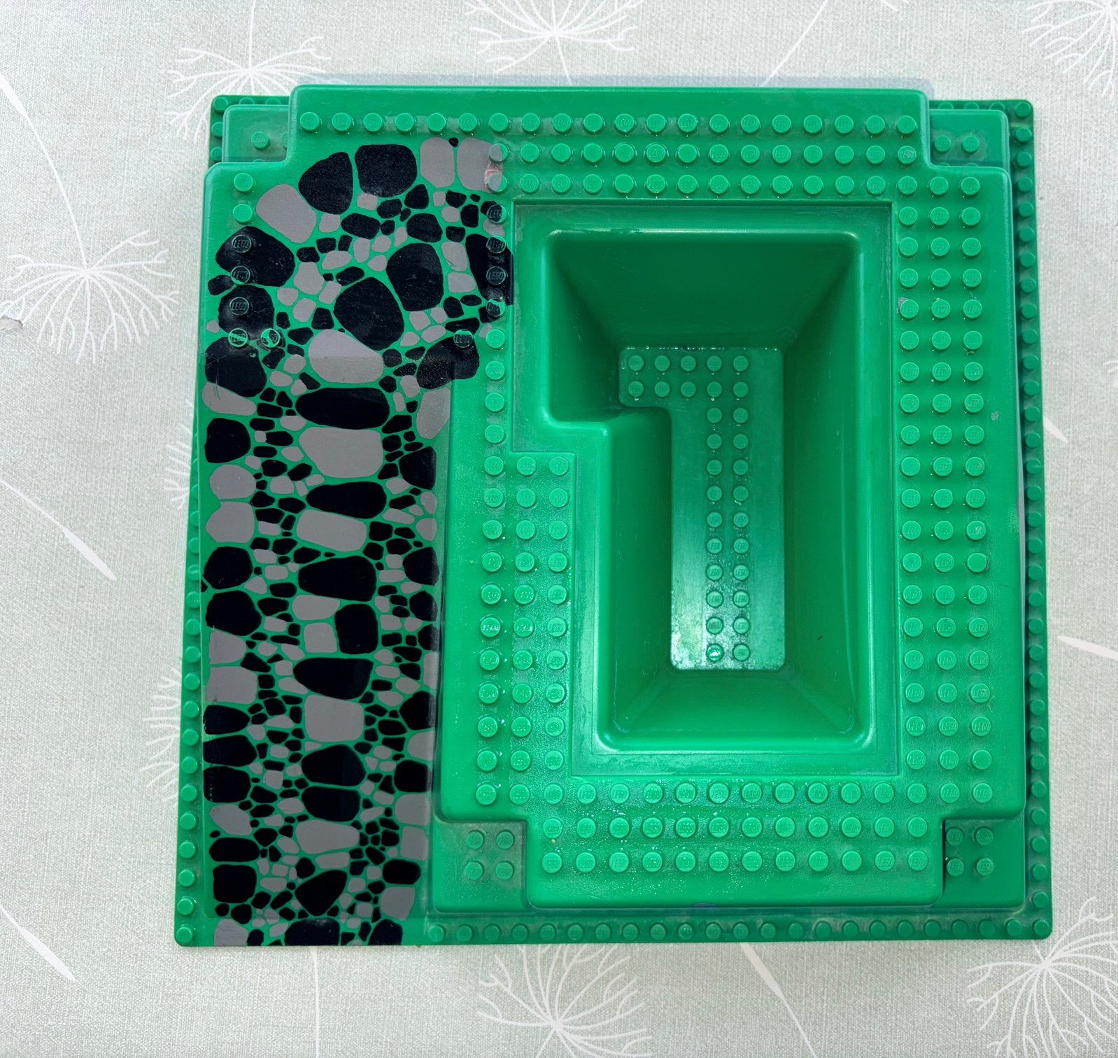Lego Castle Baseplate Raised 32 x 32 with Ramp, Enfants & Bébés, Jouets | Duplo & Lego, Utilisé, Lego, Plaque de base, Castle