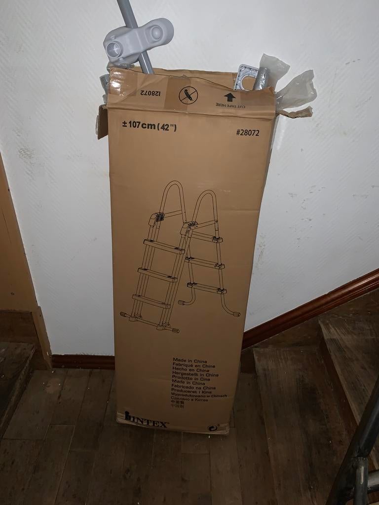 ZWEMBAD VEILIGHEIDSLADDER 107cm, 80 tot 120 cm, Nieuw, Ophalen of Verzenden, Minder dan 200 cm
