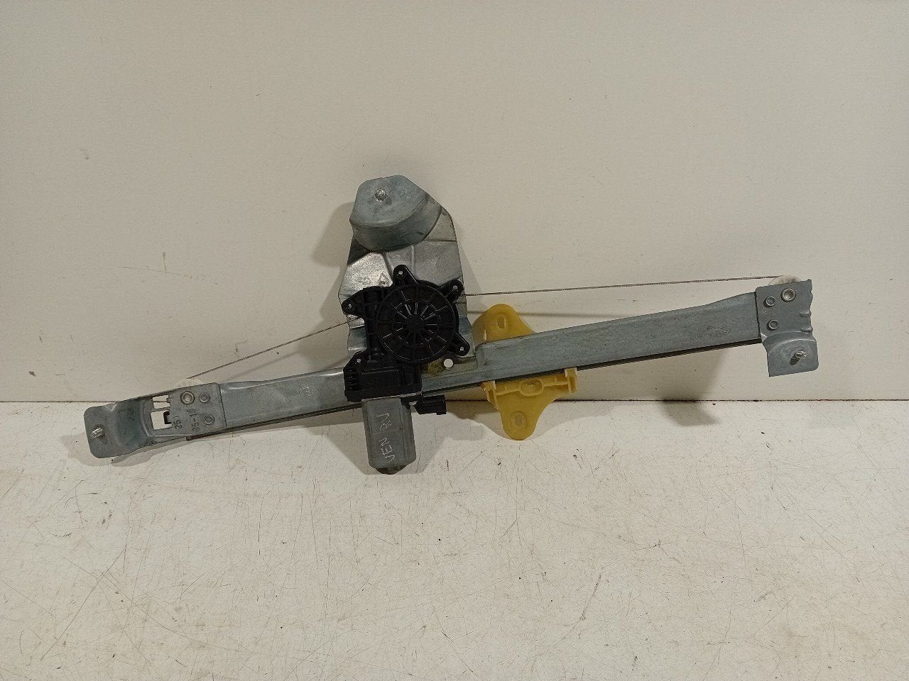 Raammechaniek elektrisch rechts voor Renault Zoé, Onderdelen@venauto.nl, Van der Ven Autorecycling B.V., Gebruikt, Ettenseweg 76, 4706 PB Roosendaal, The Netherlands