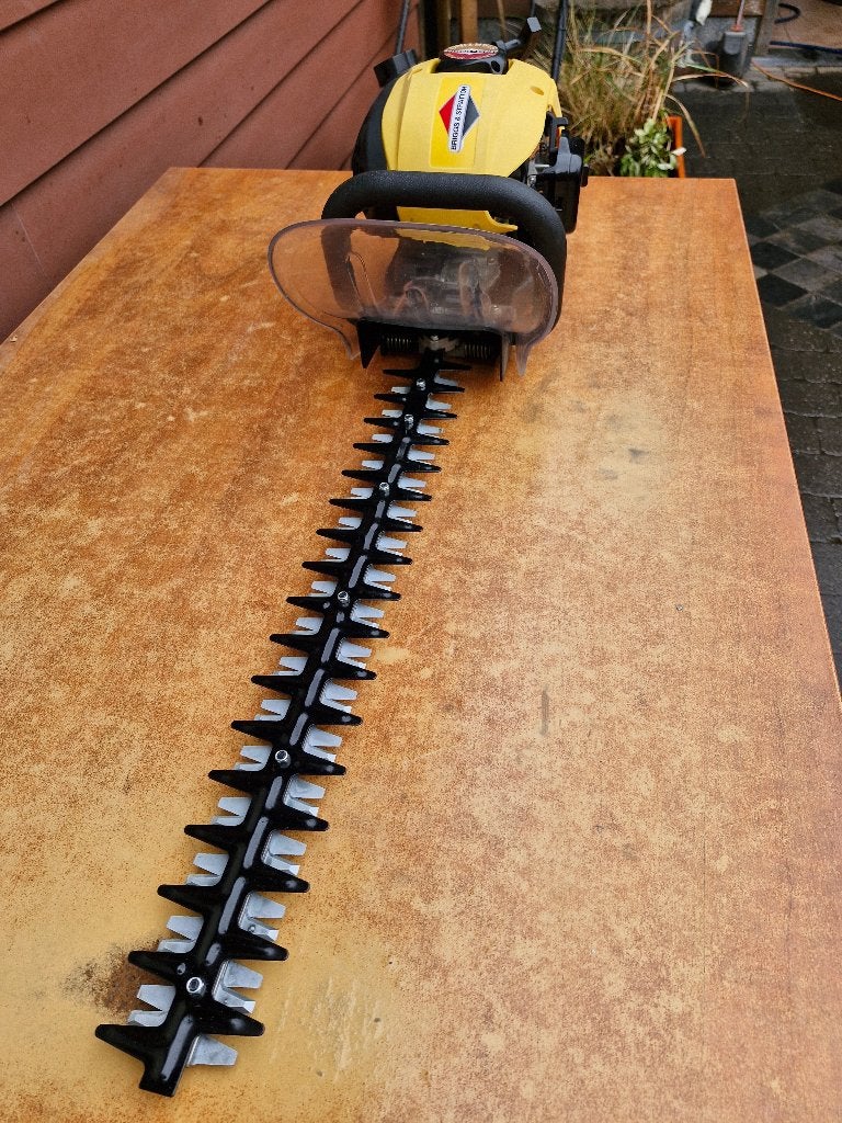 Heggeschaar B&S als nw, Tuin en Terras, Ophalen, Zo goed als nieuw, Benzine, Brigss&stratton