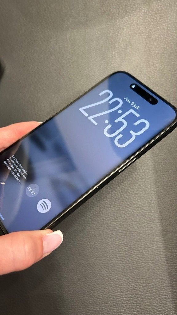 Iphone 15 pro excellent état, Télécoms, Téléphonie mobile | Apple iPhone, 128 GB, 88 %, Comme neuf, Enlèvement