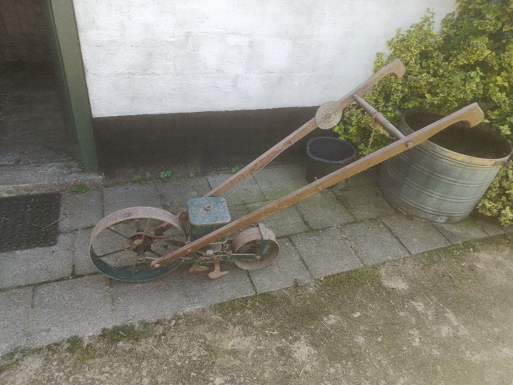 zaaimachine en schoffelmachine met de hand, Enlèvement, Cultures, Semer, Planter ou Lever