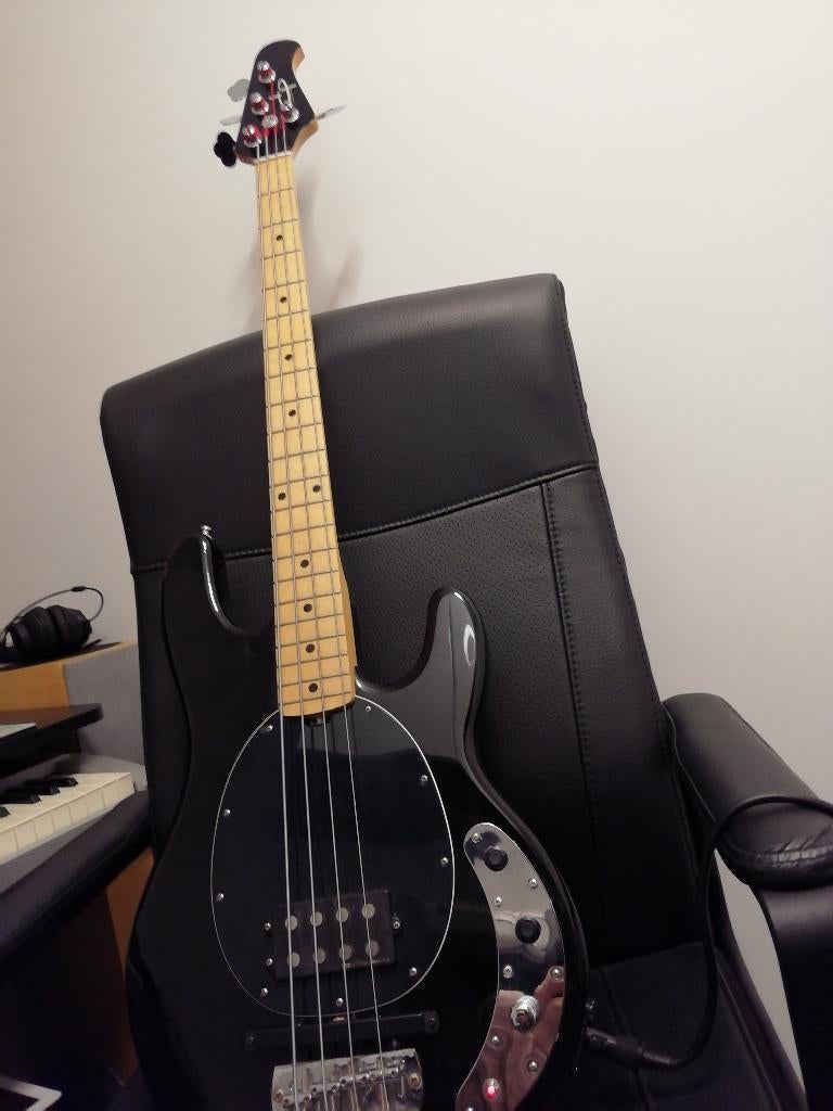 OLP Stingray MusicMan bas + Synth ROLAND V-BASS  + GK3B, Muziek en Instrumenten, Snaarinstrumenten | Gitaren | Bas, Gebruikt, Elektrisch