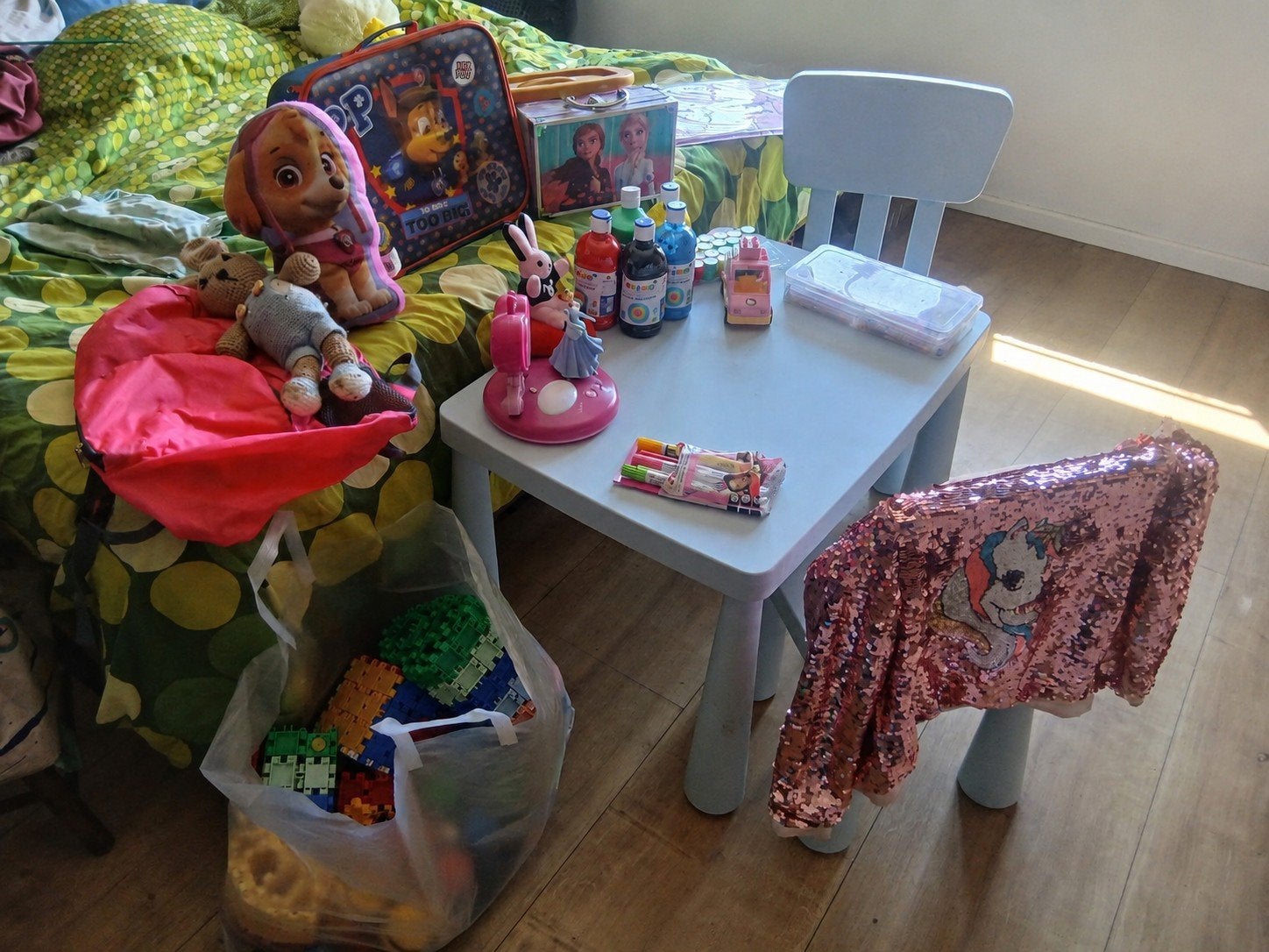 Table de jeu et d'artisanat, Enfants & Bébés, Chambre d'enfant | Tables & Chaises, Enlèvement, Utilisé, Table(s) et Chaise(s)