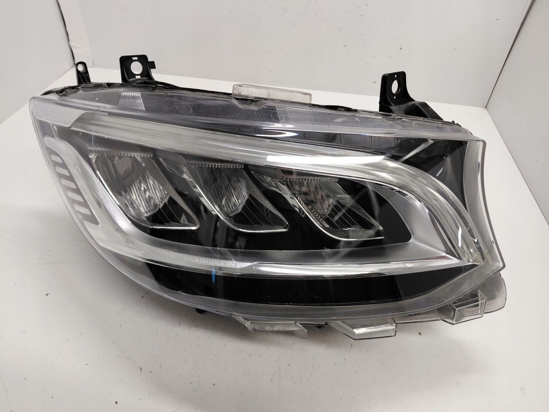 Mercedes Sprinter W907 Koplamp Rechts A9109067200, Gebruikt, Mercedes-Benz AG, Mercedes-Benz, Mercedesstrasse 120
70372  Stuttgart, DE