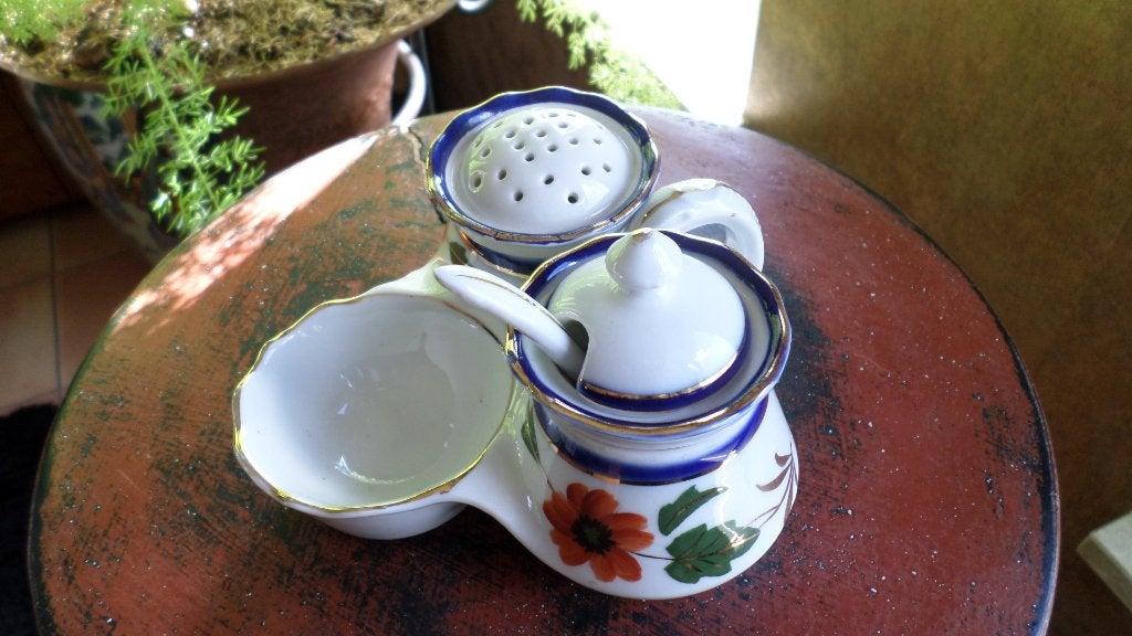 Ancienne salière en porcelaine, Enlèvement ou Envoi